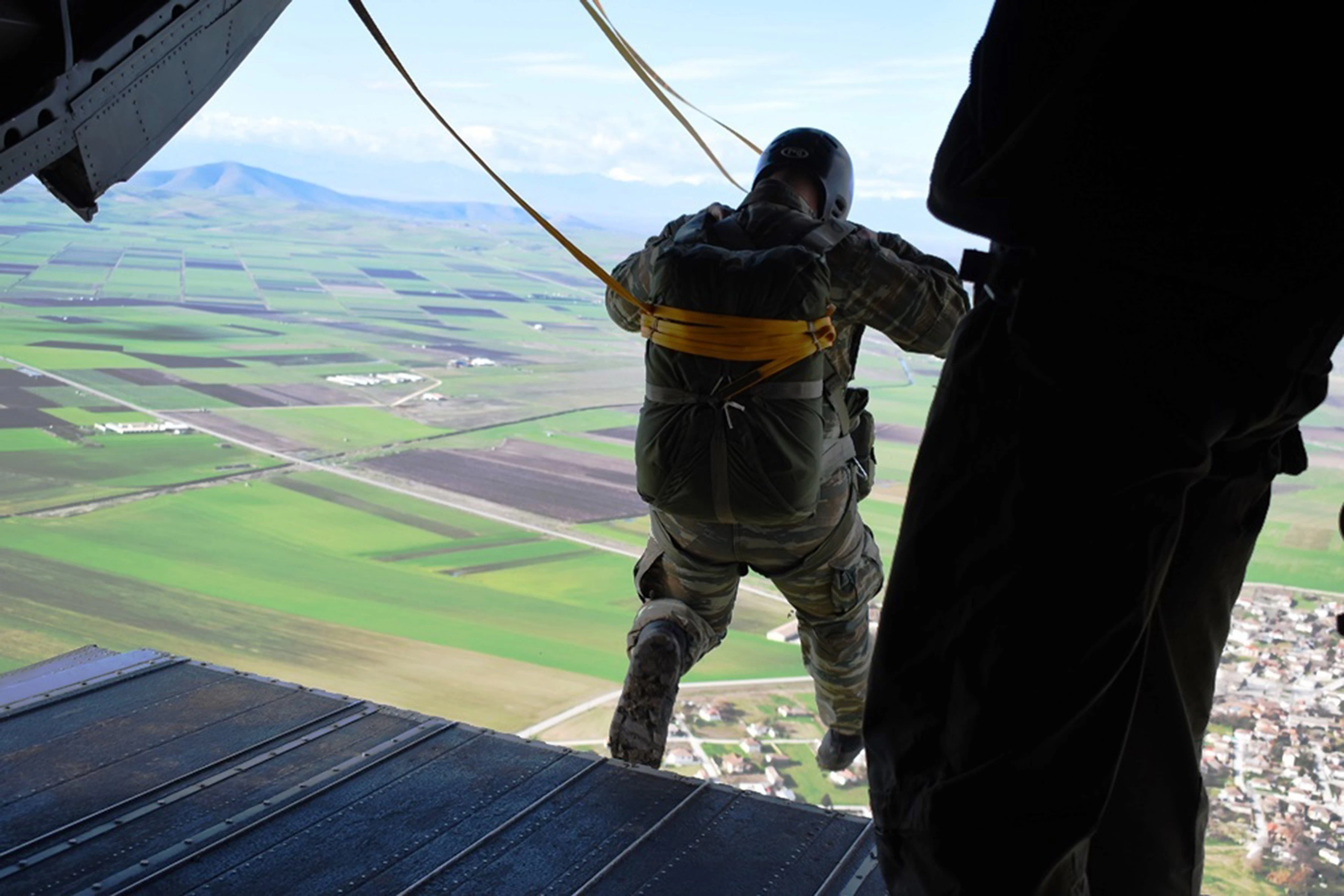 Ο φόβος και ο τρόμος του αλεξιπτωτιστή! (Βίντεο)